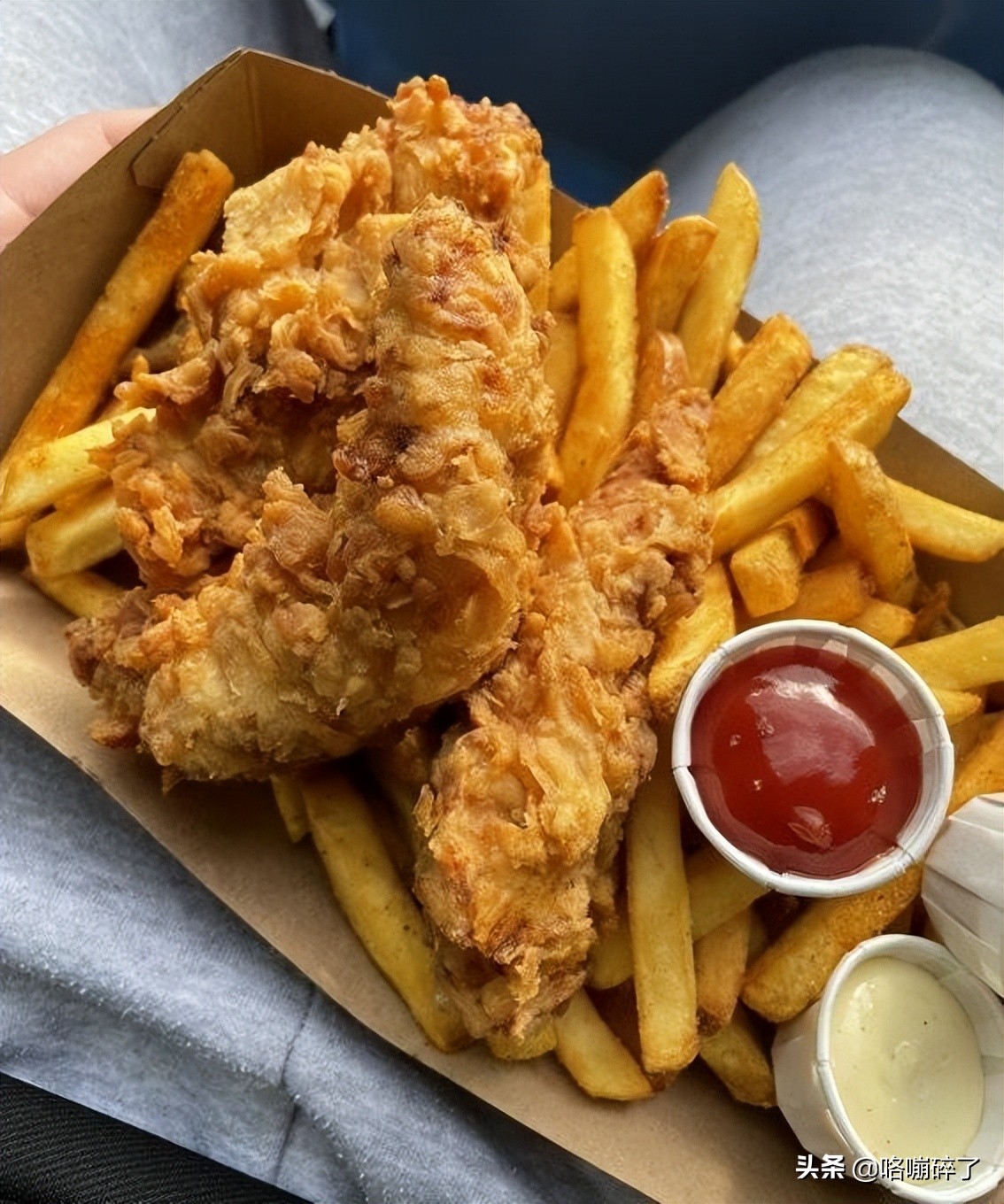 在球场吃美食,吃美食看球赛的地方