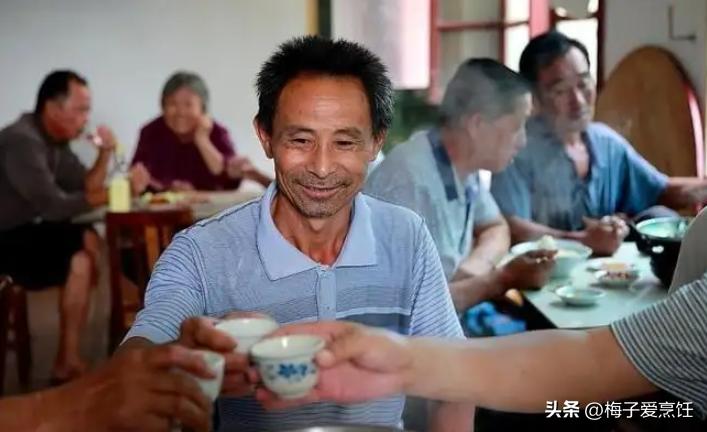 跟山东亲戚喝酒注意什么,跟山东朋友喝酒带什么菜好一点