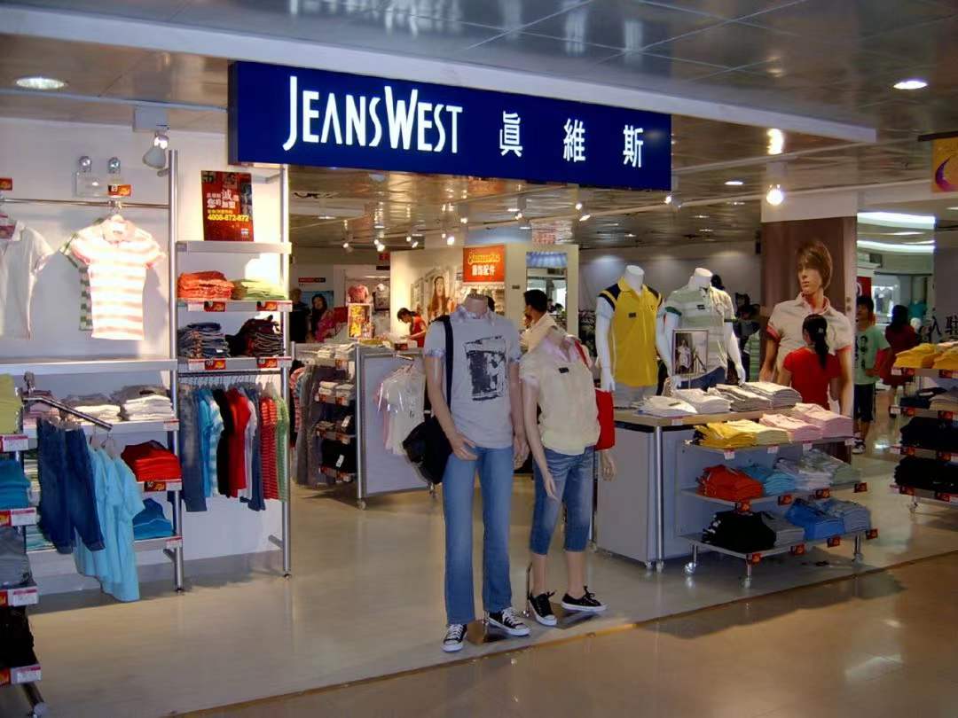 当年最火的衣服现在都成爆款了,品牌服饰有哪些牌子