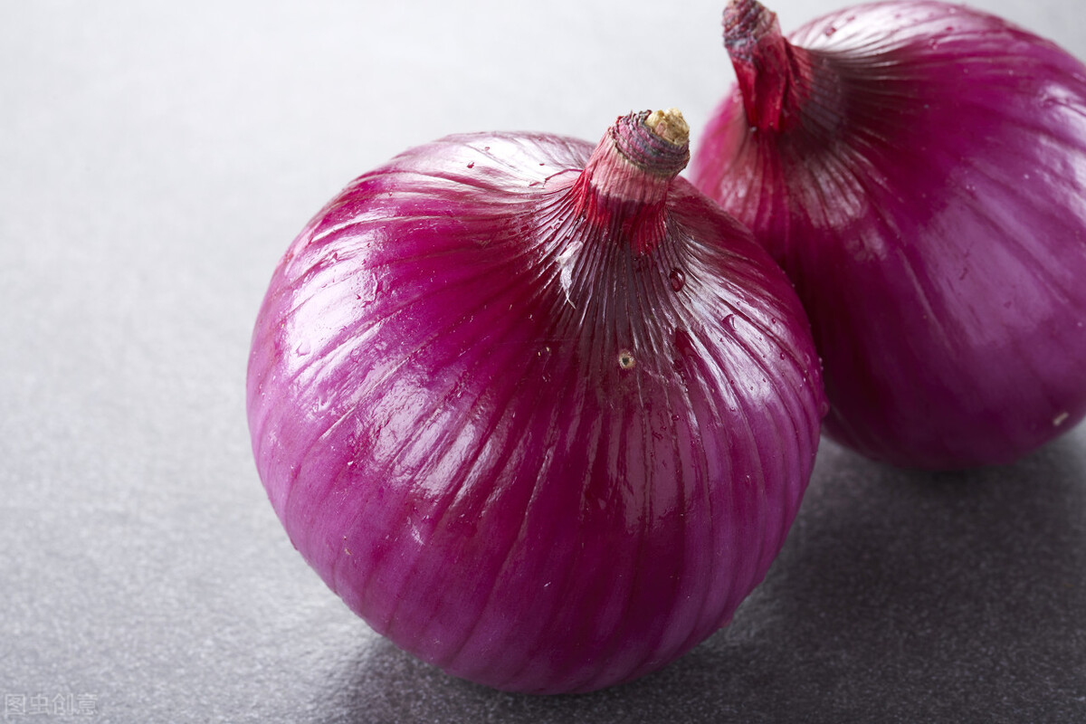 洋葱里倒入白醋的妙用,把白醋倒洋葱里有什么作用