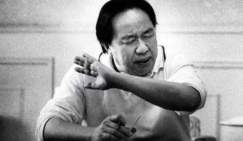 巨骗还是天才？罐头换苏联飞机，三度入狱，76岁坐拥北京264套房