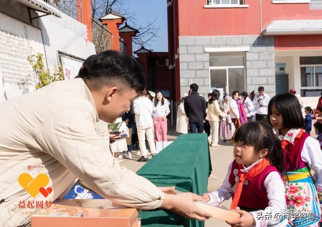 公益善行让爱心涌动全城,弘扬公益善举传递爱心力量