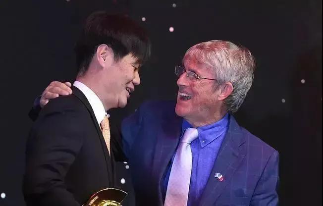 李霄鹏履新国足主帅,李霄鹏出任中国主教练