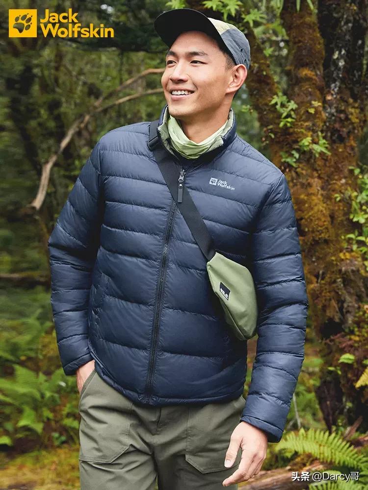 北面羽绒服和冲锋衣价格差不多,羽绒服推荐和北面差不多的牌子