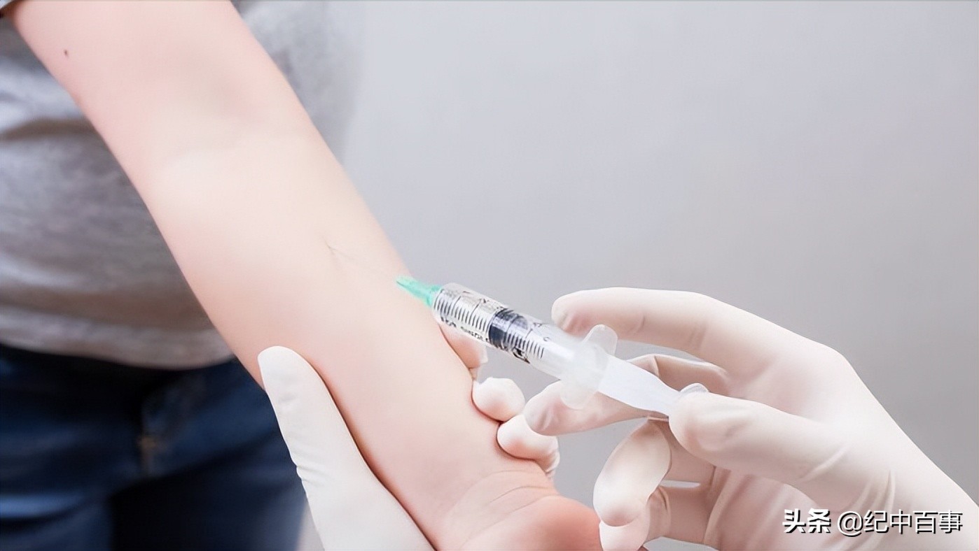 小女孩得了白血病因为穷放弃治疗,13岁女孩患白血病求妈妈放弃治疗