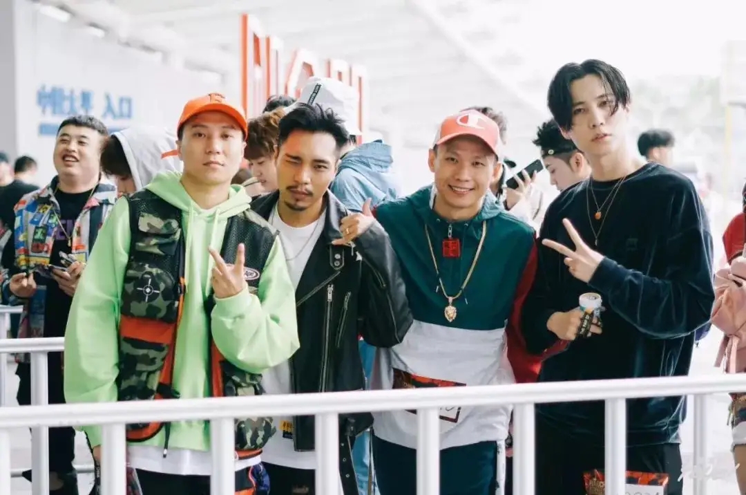 同样是原创歌手为什么差距这么大,内地乐坛和台湾乐坛对比哪个好