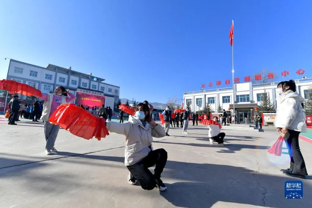 情牵人民春暖中国——习*平近**总书记春节同群众在一起