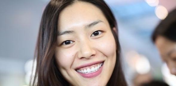 一出道就大方承认整容,出道就被逼着整容