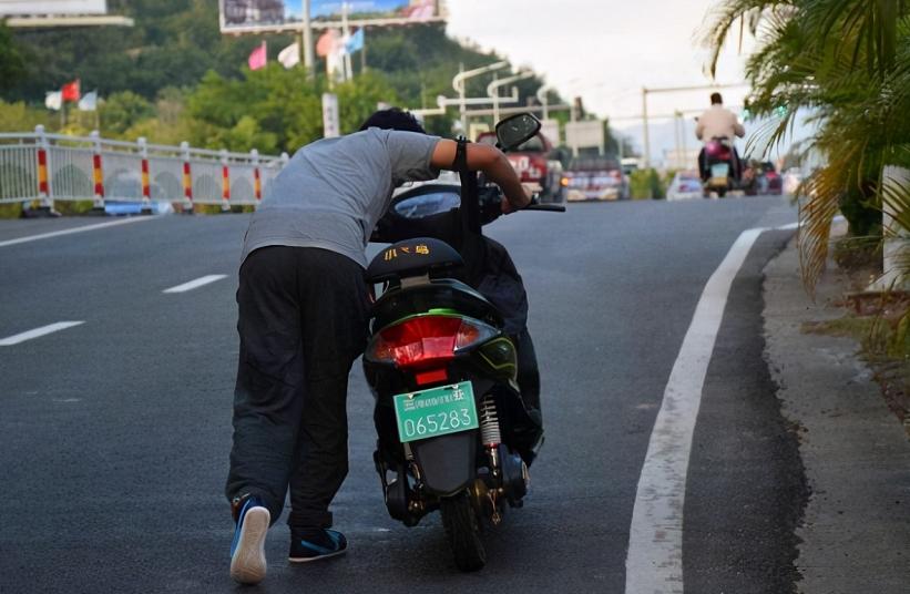 电动三轮车开到半路没电了怎么办,电动三轮车半路没电了怎么办