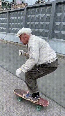 想问这姑娘衣服在哪买的,会不会挨揍?亮点