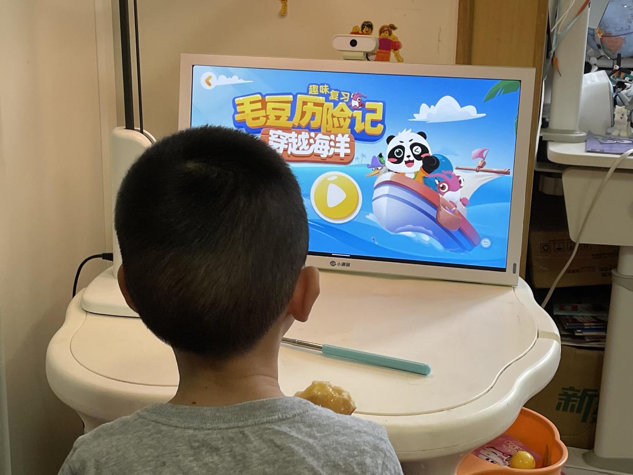 学习机买平板好还是插电款好呢,学习机买平板的好还是机器人的好