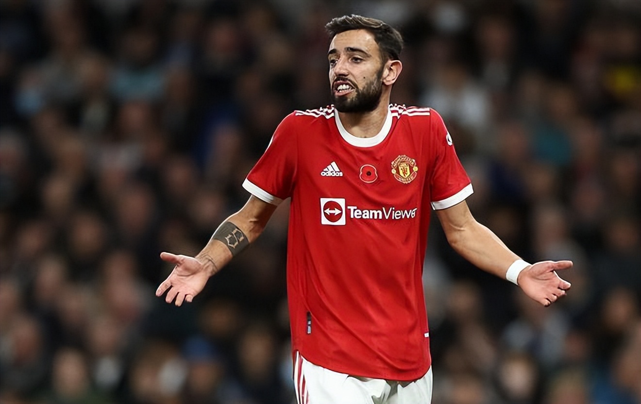 足坛奇闻：皇马球员打人，利物浦球员遭边裁肘击，曼联B费打边裁