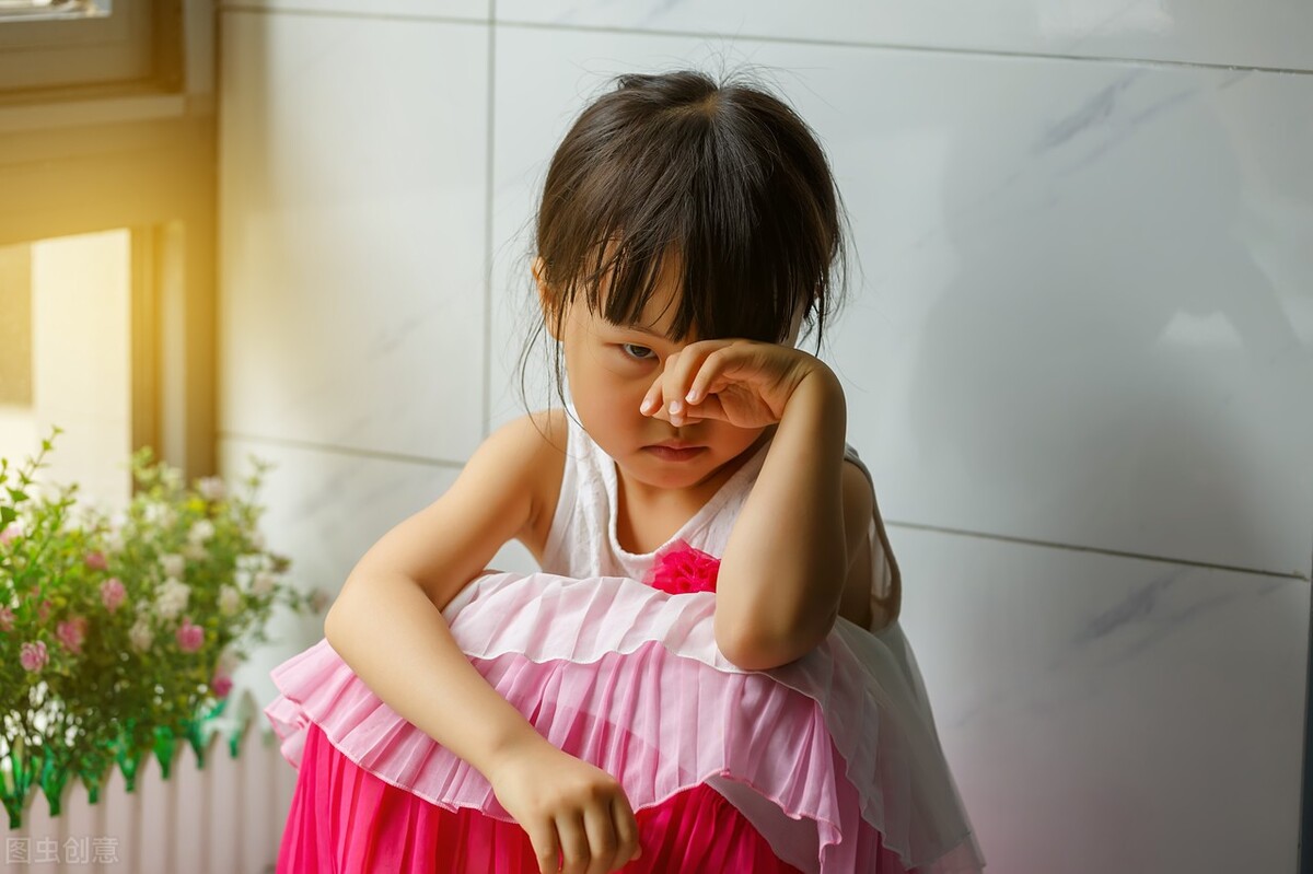 30岁女模特生下三胞胎,30岁女模特生三胞胎混血