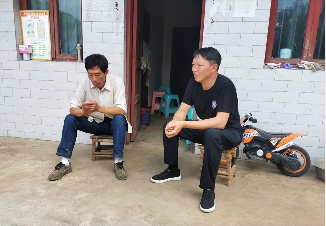 致敬退伍不褪色的驻村第一书记,贵州退伍军人回农村当村支书