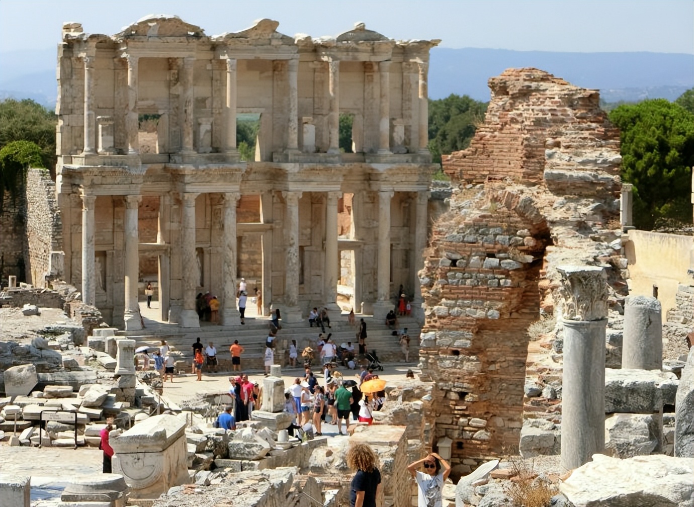 土总统争夺战结束，埃尔多安成功连任，美俄争先拉拢，同时发贺电