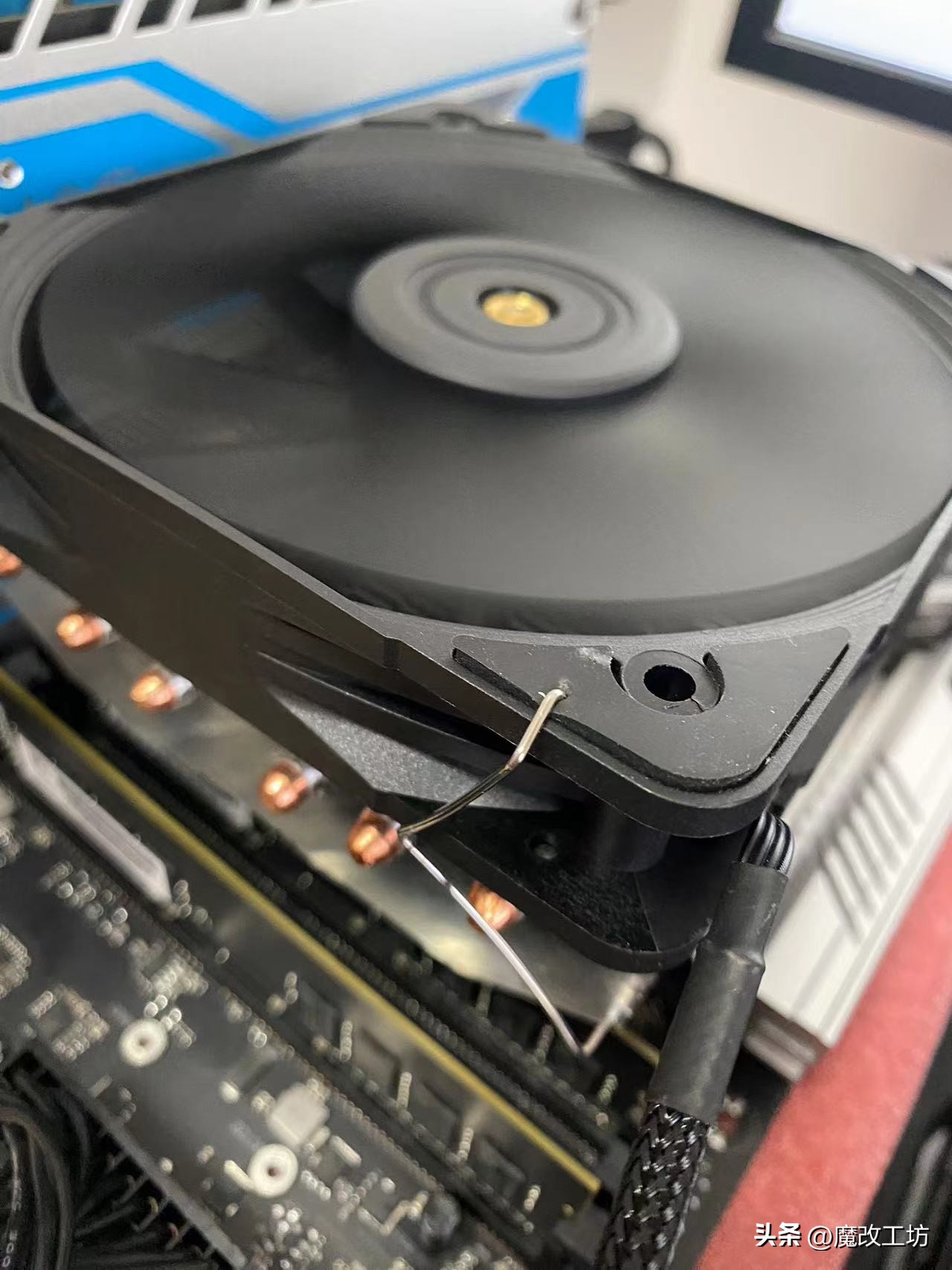 699元丐帮帮主760终结者主板本质跟七彩虹影驰无异！温度瞬间破百