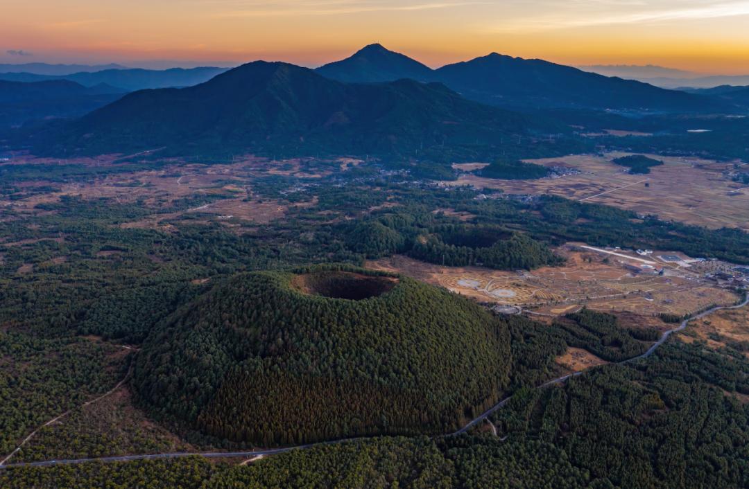 银杏谷泡温泉的地方,广东冬天赏银杏泡温泉