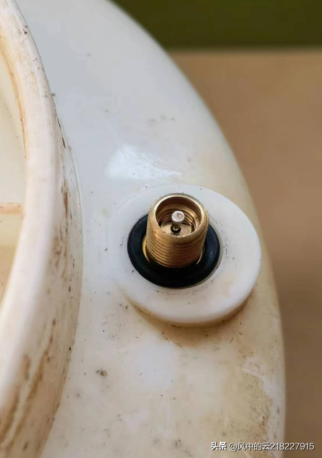 净水机储水罐的水能放出来吗,怎样把净水器储水罐里的水放掉