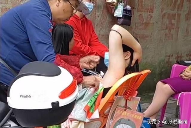 街头用线脱毛,南宁路边阿姨拔脸毛