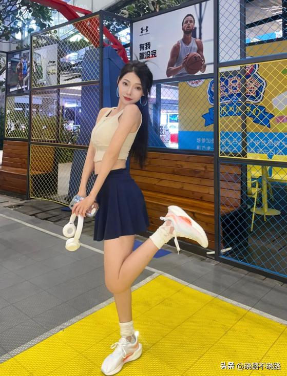 穿上身显瘦的t恤衫,t恤裙高级显瘦