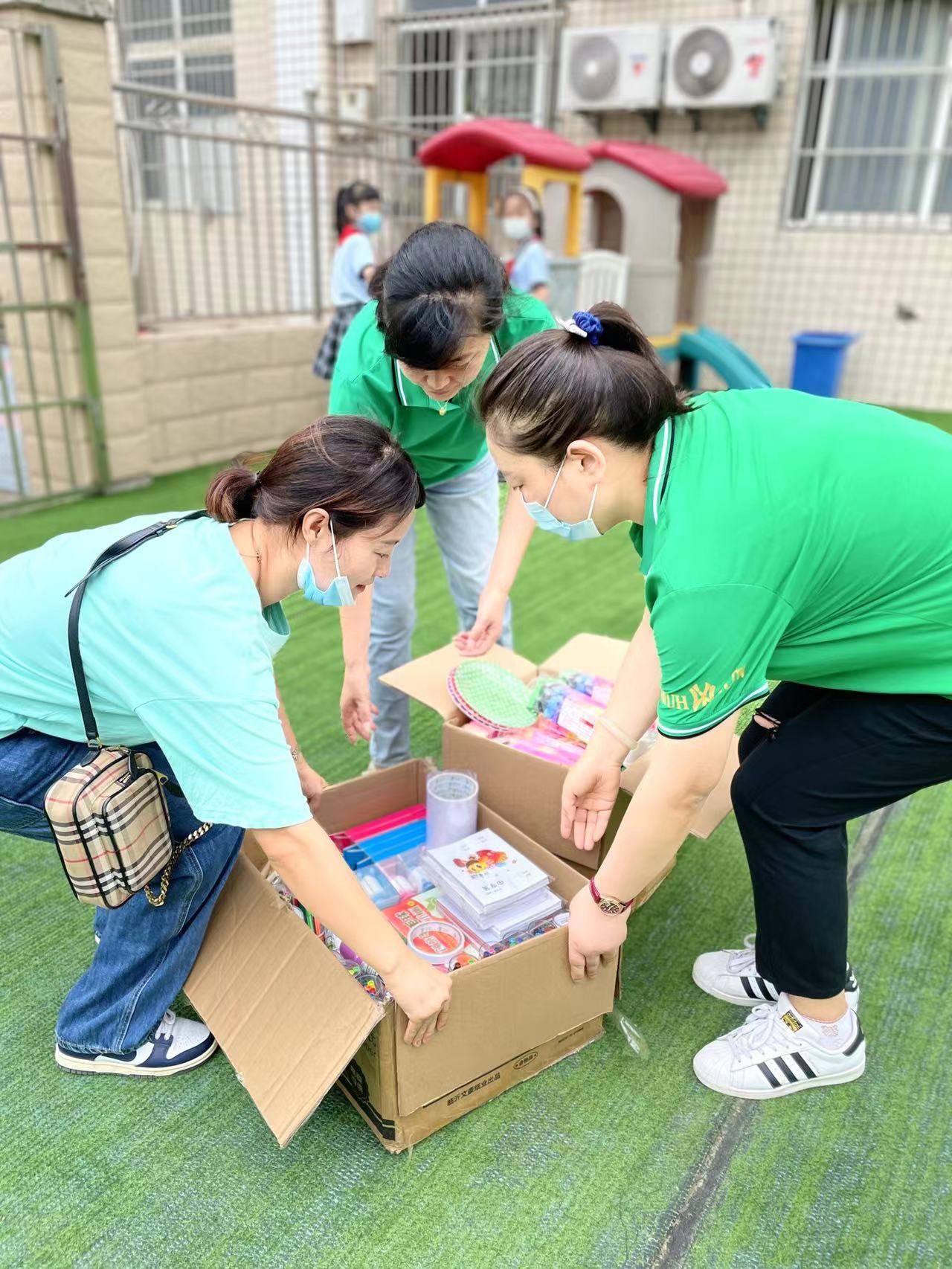 开展暑假公益活动，蚌埠第三实验学校孩子们走进阳光儿童康复中心