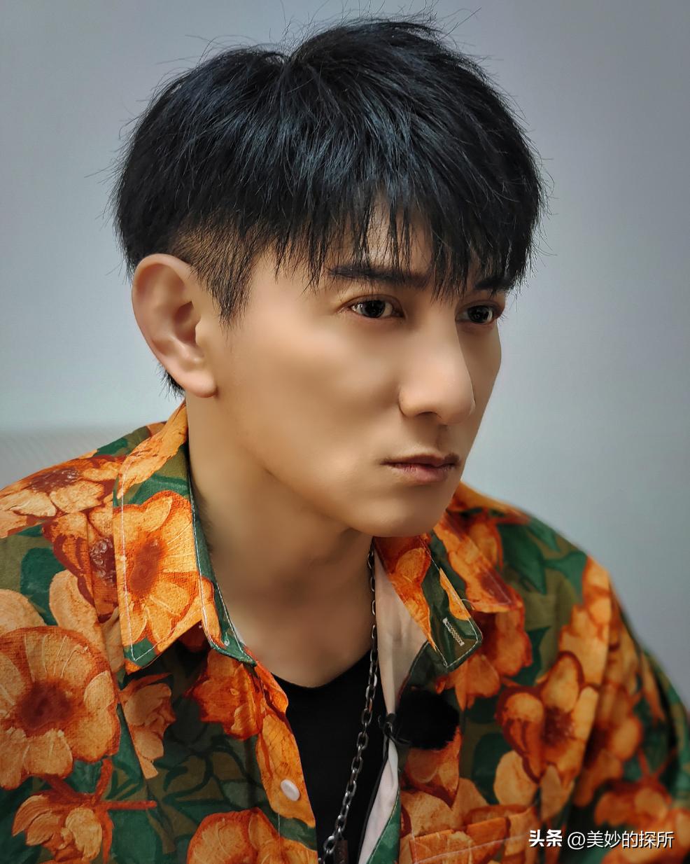 黄宗泽钟汉良同台,钟汉良和黄宗泽谁大