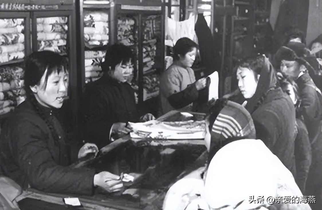 七八十年代供销社里的打酱油、雪花膏、搪瓷缸子，全是当年的味道