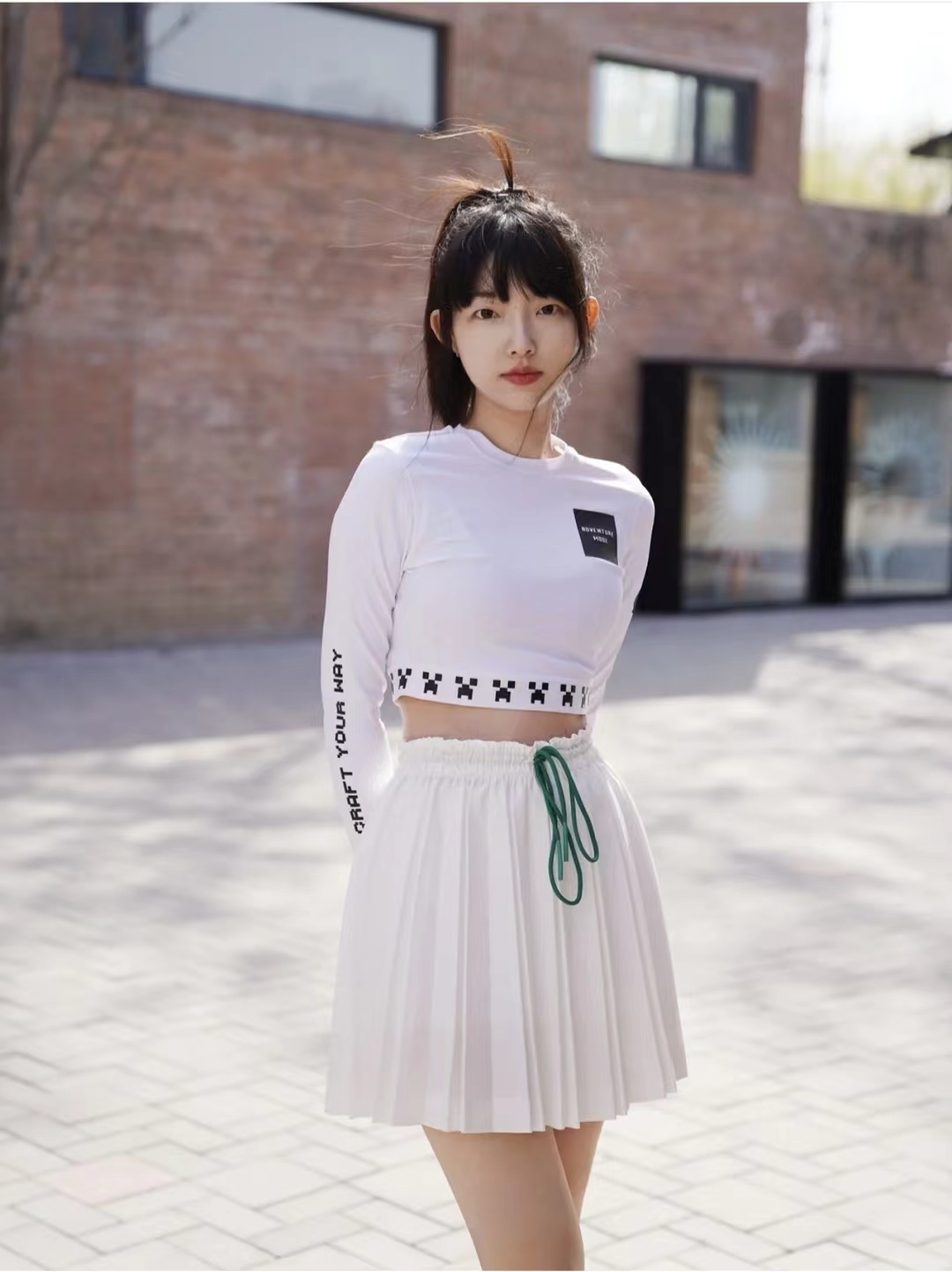 短款百褶短裙的10种搭配方法冬季,灰色短款百褶半身裙怎么搭配上衣