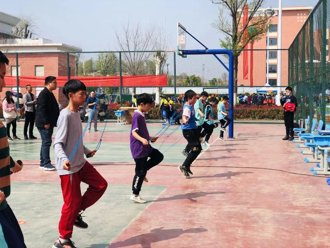 随县第三届“新华杯”中小学生运动会在炎帝学校举行