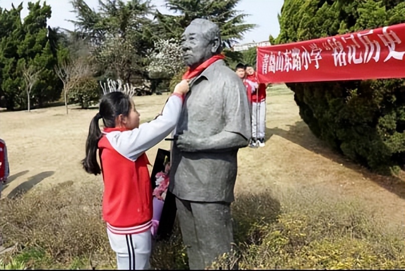 传承雷锋精神争做时代新人小学,青岛嘉定路小学弘扬雷锋精神活动