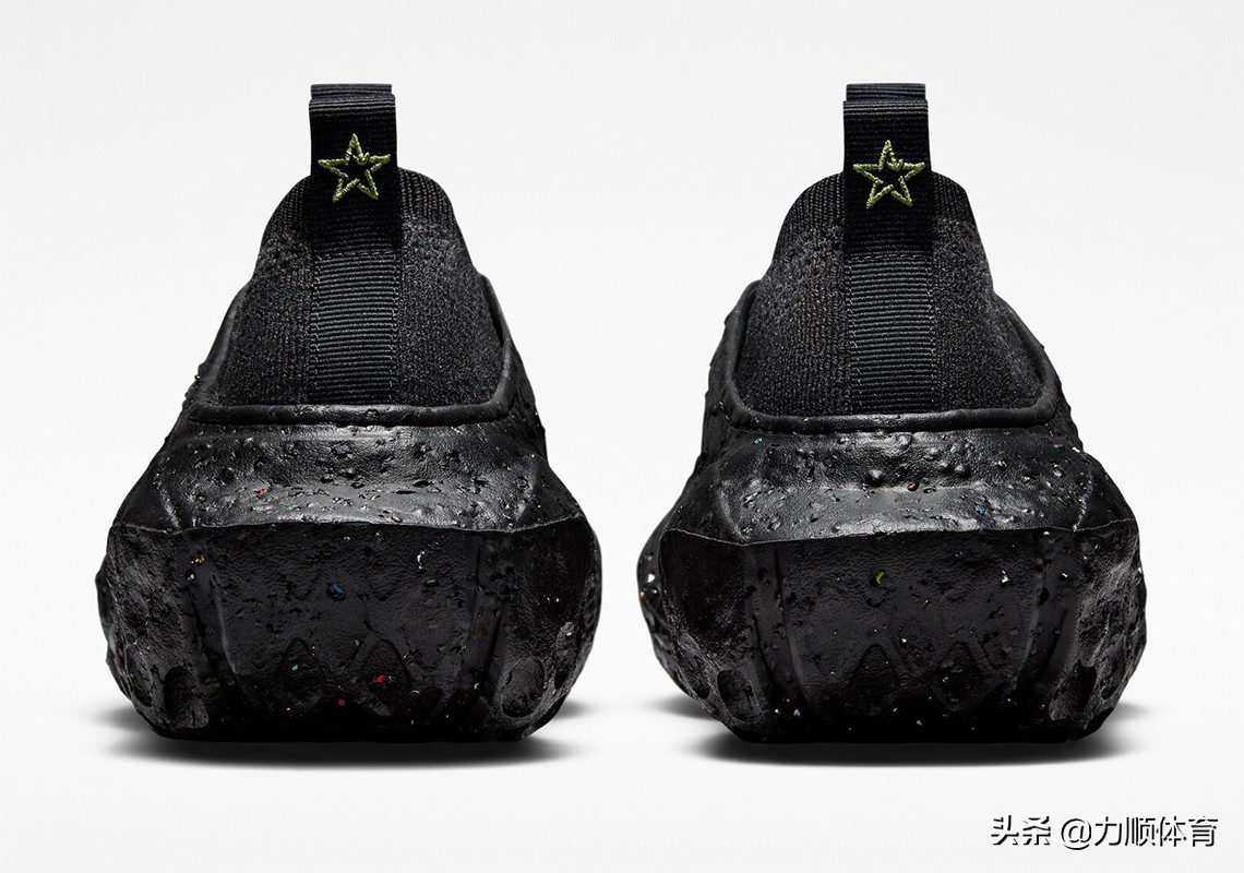 三重黑色覆盖了匡威海绵陨石坑