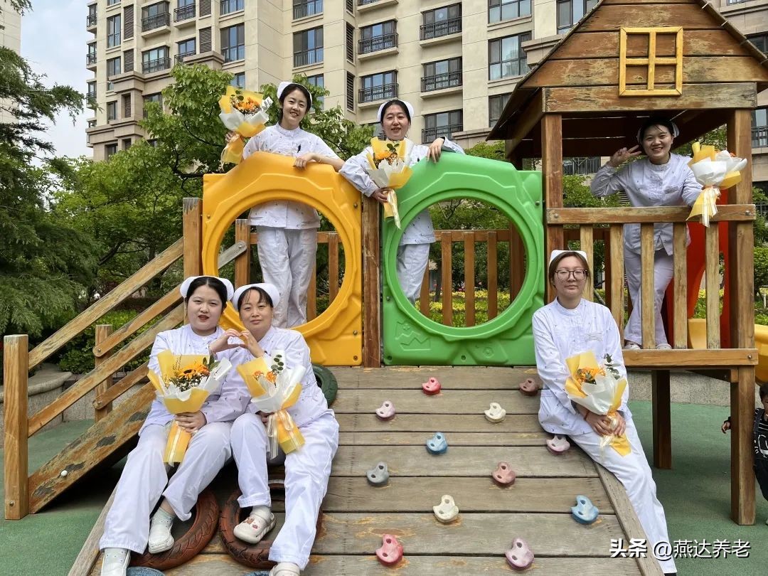 燕达白衣天使——在住长辈的“解语花”幸福生活的“健康卫士”