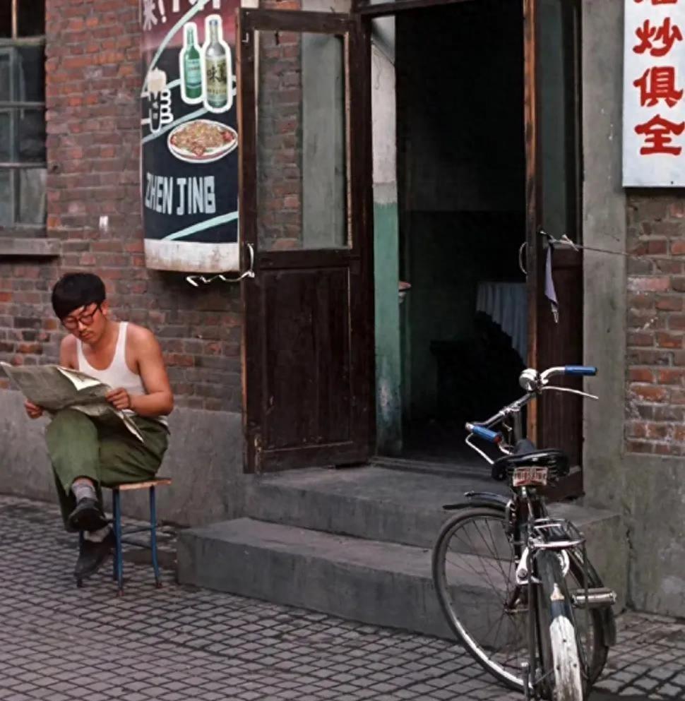 八十年代女人穿脚踩裤老照片,八十年代穿袜老照片