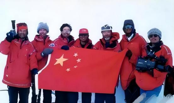 毕福剑离开央视后现在有退休金吗,央视主持人毕福剑又要重返舞台么