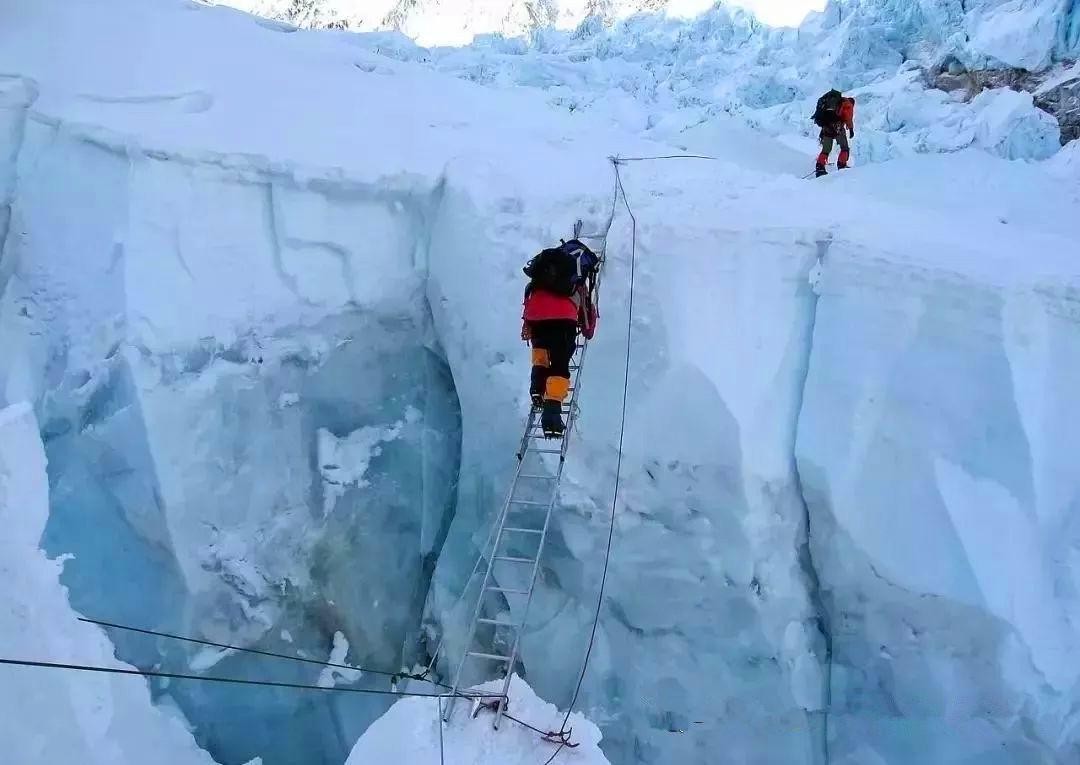 珠峰最著名的3具遗骸,珠峰著名遗体休息者