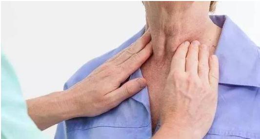 李连杰得甲亢后的照片,李连杰得甲亢前后照片对比