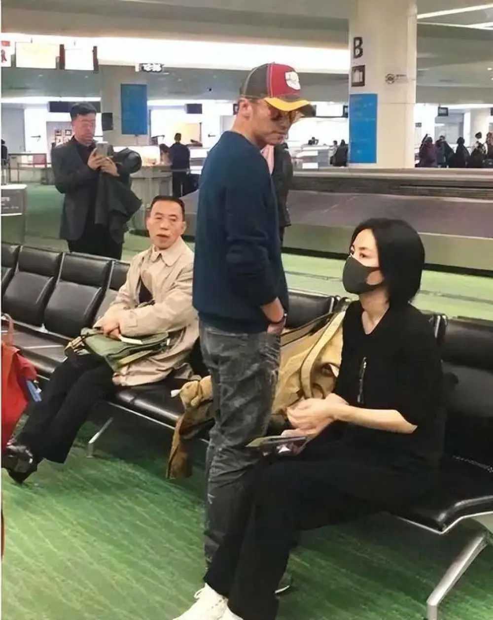 王菲谢霆锋同框画面近期,王菲谢霆锋同框被偶遇