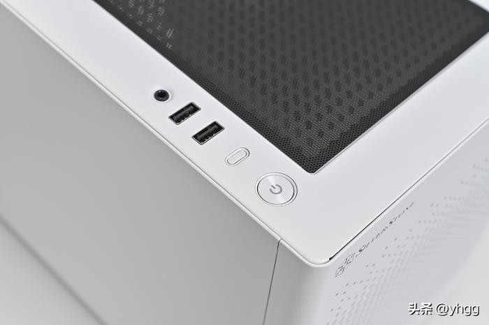 七彩虹主板b760和影驰760,七彩虹b760冰霜对比影驰b760