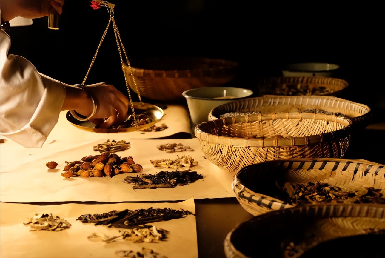 腰背疼半年没好,治疗腰背酸痛的方法