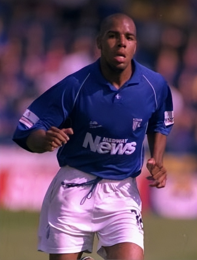 场外疯狂犯罪数度入狱，劣迹斑斑的英超球星出狱后远遁非洲