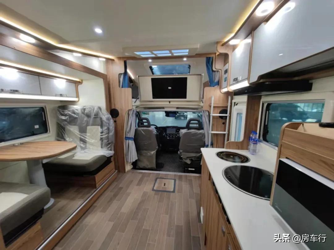最新款进口顶级依维柯b型房车,依维柯房车推荐10万到20万之间7座