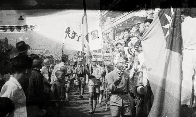 侵华日军*行暴**照片，女子为活命，脱下衣服让日本人拍摄*辱侮**