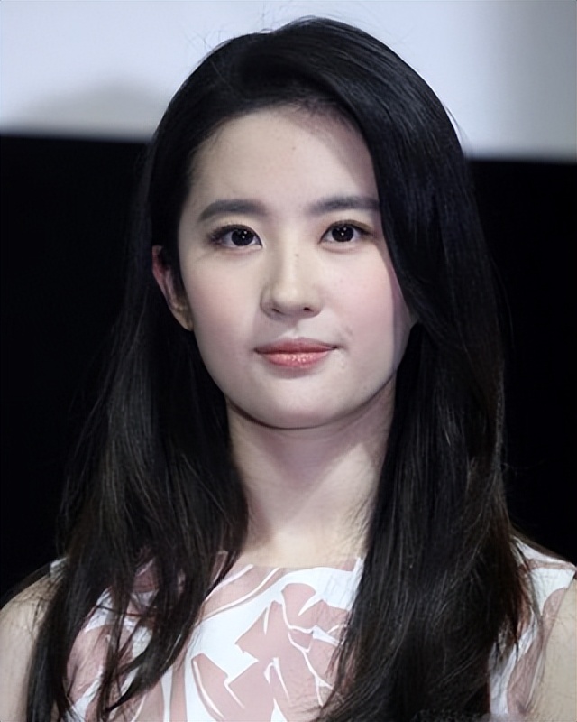 假借拍戏之名公然“揩油”,摸胸、抓臀、脱外衣,该管管了