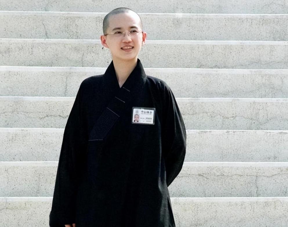 桑妮的20岁照片,桑妮颜值巅峰出家