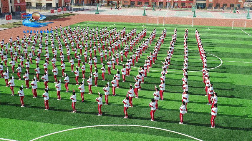 航拍实验中学运动会,万人奔跑看升旗场面壮观震撼