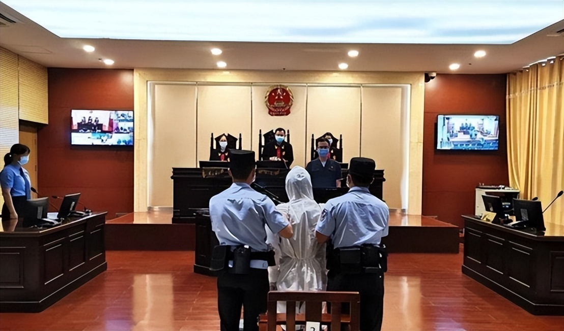 四川女大学生杀母案：将母亲肢解成肉块，被抓后笑着指认抛尸现场