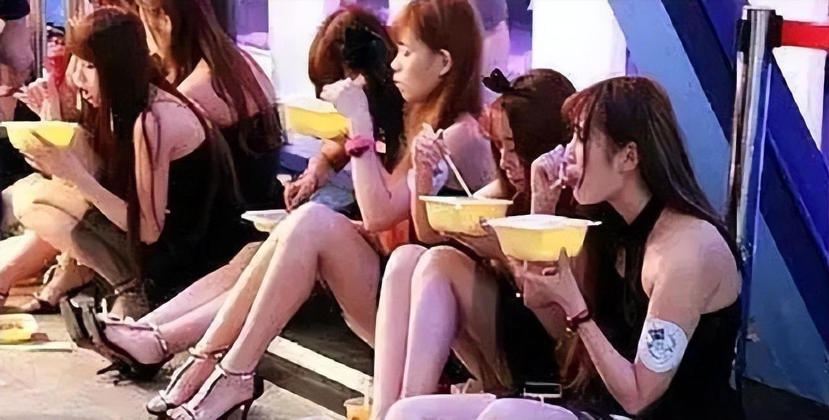 横店群演的悲惨事件,20万横店群演现状美女成群