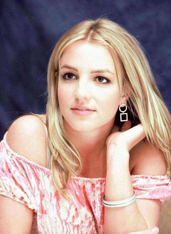 被父亲奴役13年的“小甜甜”,体内被放节育器,不让她见自己孩子