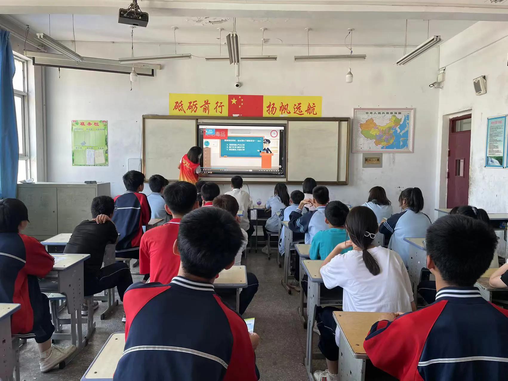 彩虹社工组织的小组活动,彩虹社工民警共构无毒校园