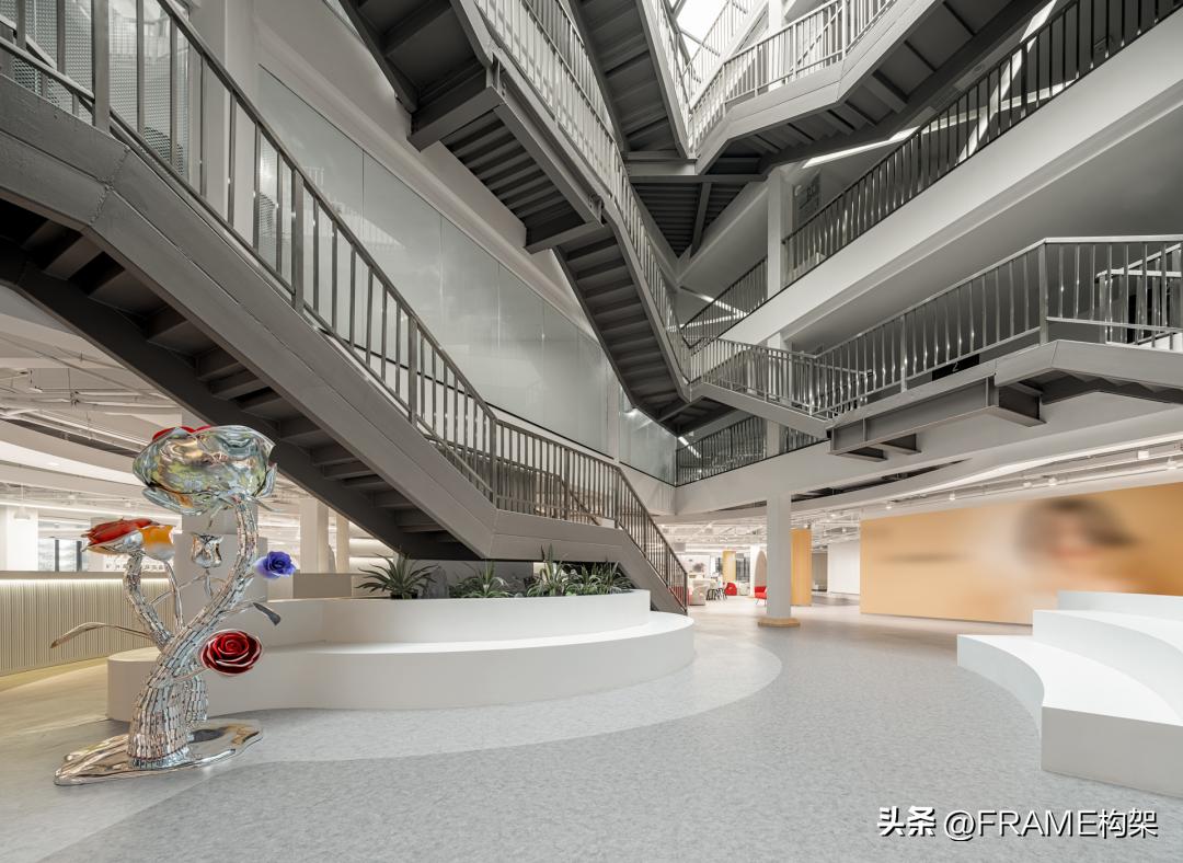 完美日记线下体验店的定位,完美日记旗舰店设计方案点评